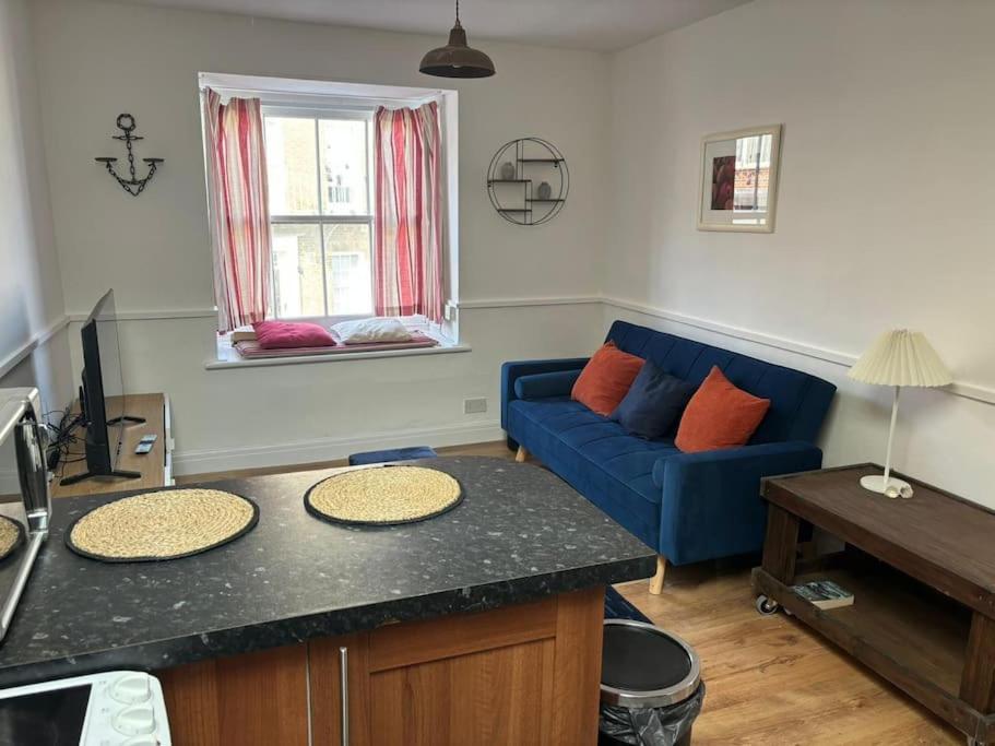 Cute 1 Bed Flat In Apartment